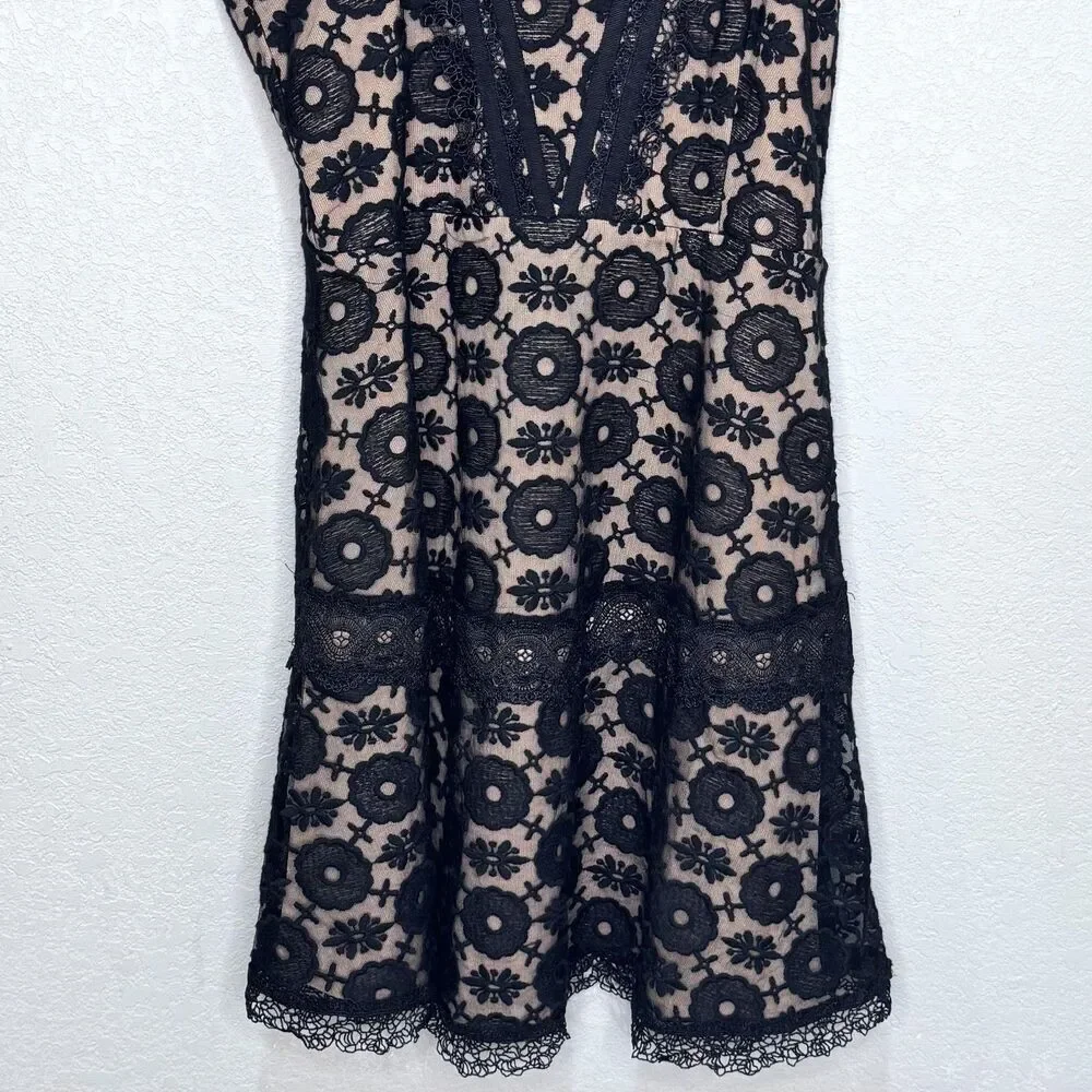 Lucy Paris Dress Womens Medium Black Lace Fit Flare V Neck Cocktail LPH603123